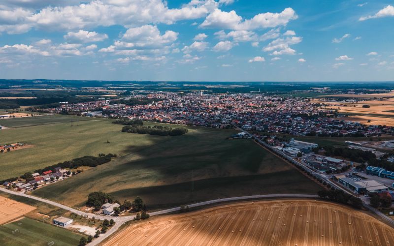 simbolična, pšenica, njiva, polje, kmetijstvo, žitarice, žetev, kombanj, bale, bala, seno