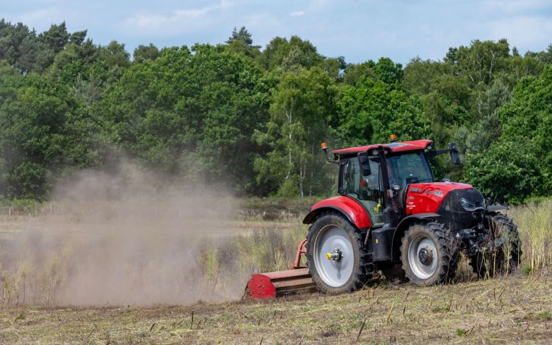 traktor njiva