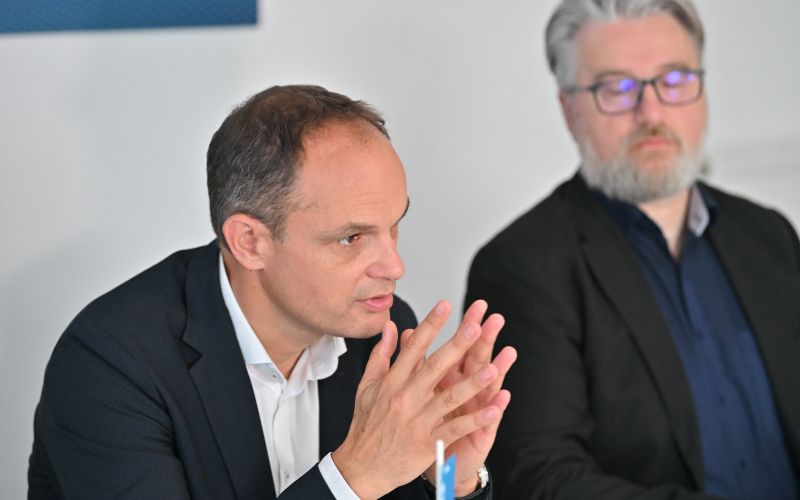 Demokrati, konkretno, anže logar, janez demšar