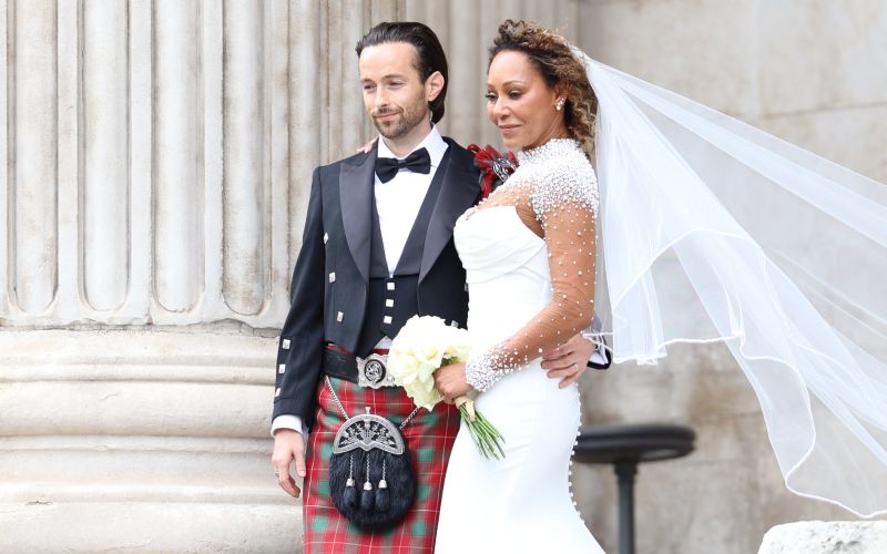 Mel B - Pevka Mel B se je tretjič poročila, tokrat je njen izbranec prijatelj iz otroštva.