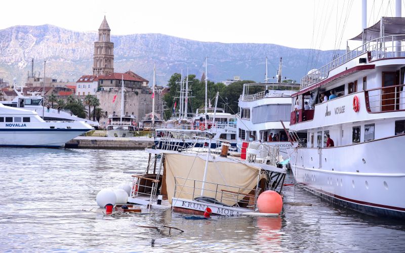 split, turistična ladja