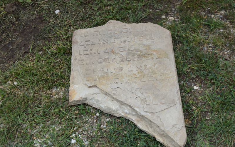 pomurski-muzej-murska-sobota, arheoloska-izkopavanja, judovski-nagrobnik