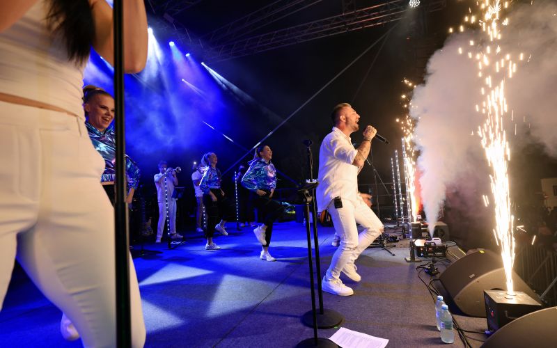 Pivo in cvetje 2025 - Dejan Dogaja je odraščal le nekaj korakov stran od odra, kjer je nastopal.