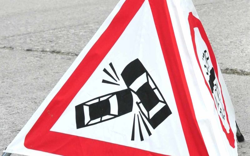 znak prometna nesreča.jpg