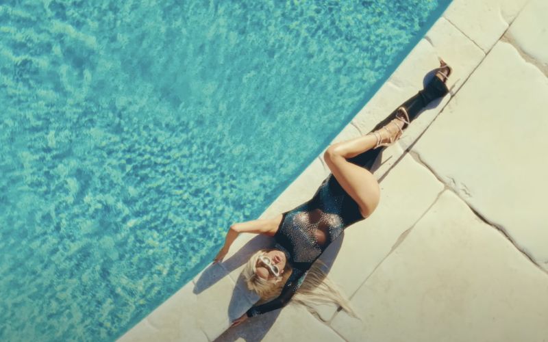 Maja je spet dokazala, da ostaja še kako vroča in zapeljiva.