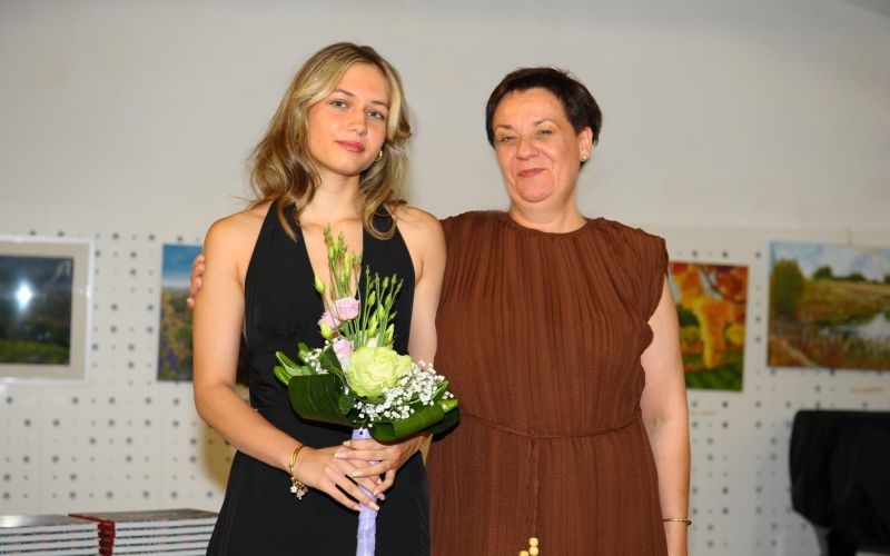 mh-zlata maturantka.jpg