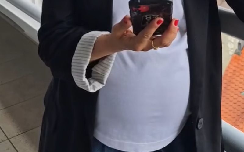 Viktorija Bencik Emeršič, nosečniški trebušček.png