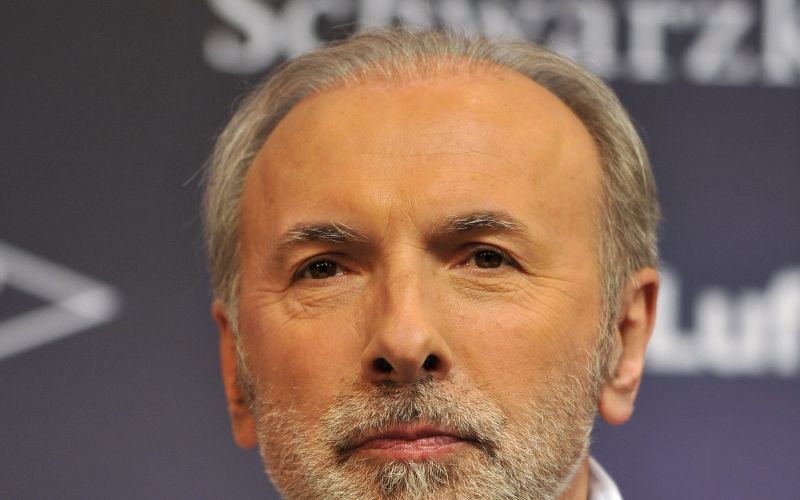 Dino Merlin se je zaradi odpovedanega koncerta v Kraljevu znašel v središču ostrega spora z organizatorji.