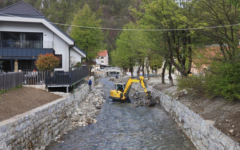 Črna, obnova, poplave, Andrej Petelinšek.jpg
