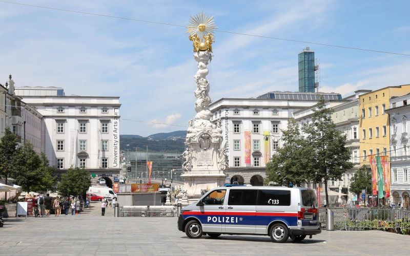 linz, avstrijska policija.jpg