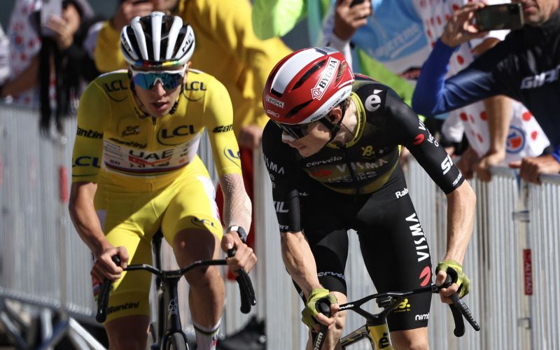 tadej pgoacar jonas vingegaard ventoux.jpg