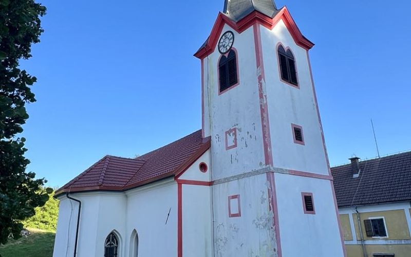 Cerkev sv. Jošt Paški Kozjak, julij 2025 (1).jpg