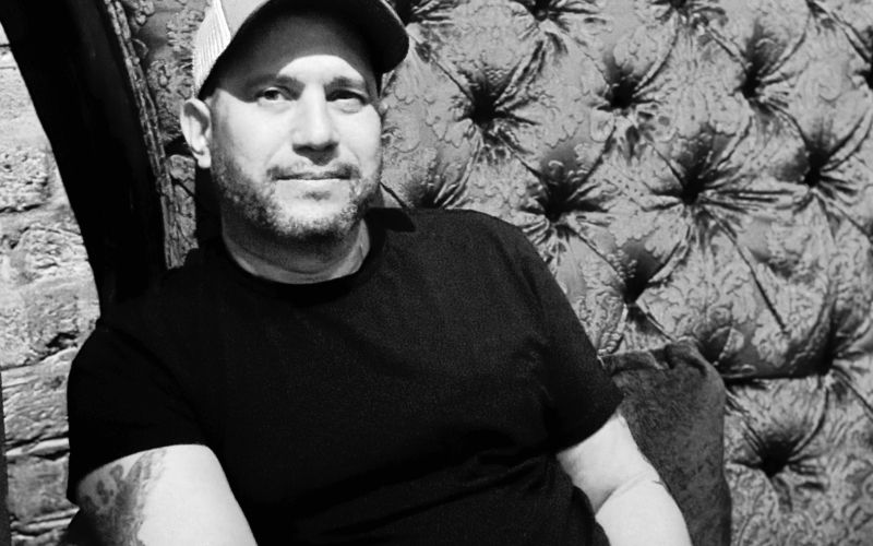 Prijatelji so se poslovili od Dana in na Facebooku objavili njegovo fotografijo.