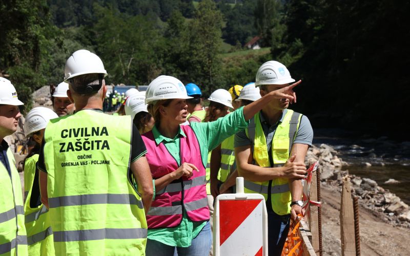 ministrica-za-infrastrukturo-alenka-bratusek