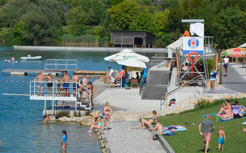Velenjska-plaža-reševalec.jpg