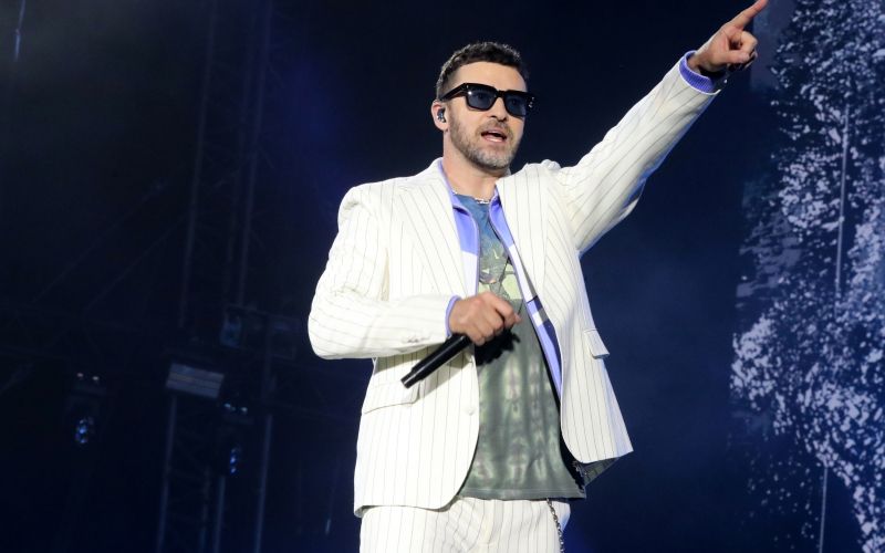 Justin Timberlake - Na družbenih omrežjih je z oboževalci delil, da se je med turnejo boril z lymsko