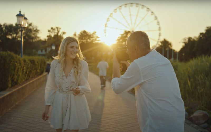 Video skupaj s pesmijo ponuja tako estetski kot tudi čustven vtis, kar še dodatno poglobi sporočilo