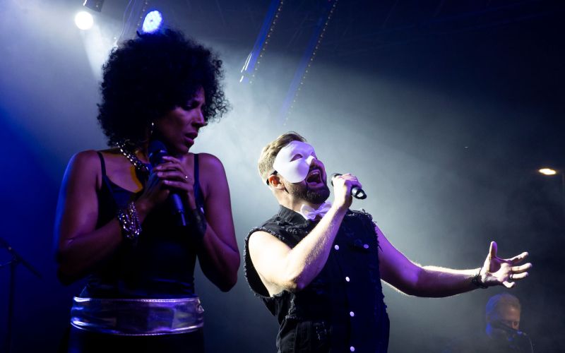 V osrčju koncerta je zazvenel čustveni vrhunec – duet Vivo per lei, v katerem sta Irena in Jure dose