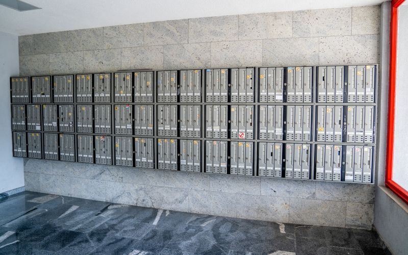 blok, poštni nabiralniki, kaselci