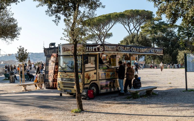tovornjak s hrano, italija