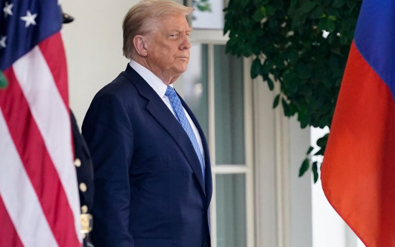 Donald Trump - Donald Trump je namignil, da se bosta od svojih oddaj kmalu poslovila tudi Kimmel in