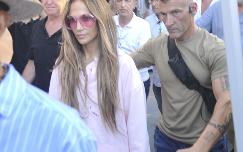 Jennifer Lopez - Zvezdnico Jennifer Lopez so v Instanbulu zavrnili na vratih trgovine z luksuznimi o