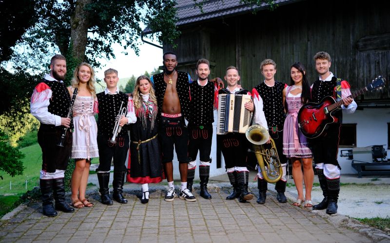 Mladi ASI s prenovljeno zasedbo in novo polko Jimmy Čuu