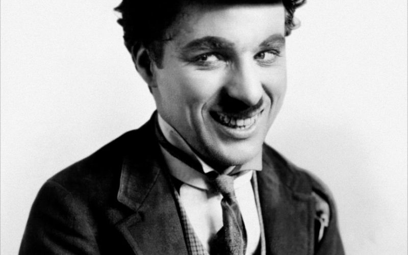 Charlie Chaplin je bil izredno vsestranski umetnik, a se ga najbolj spominjamo po liku Potepuha.