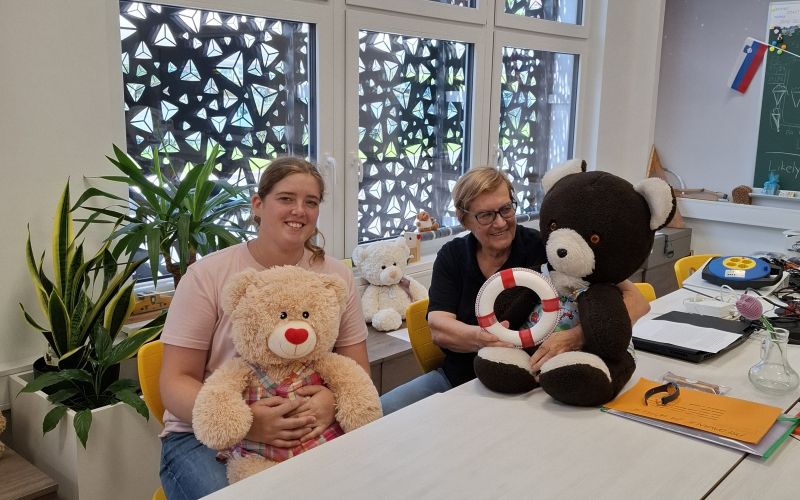 SOS Šola, Urška Mlakar , Alenka Knez.jpg