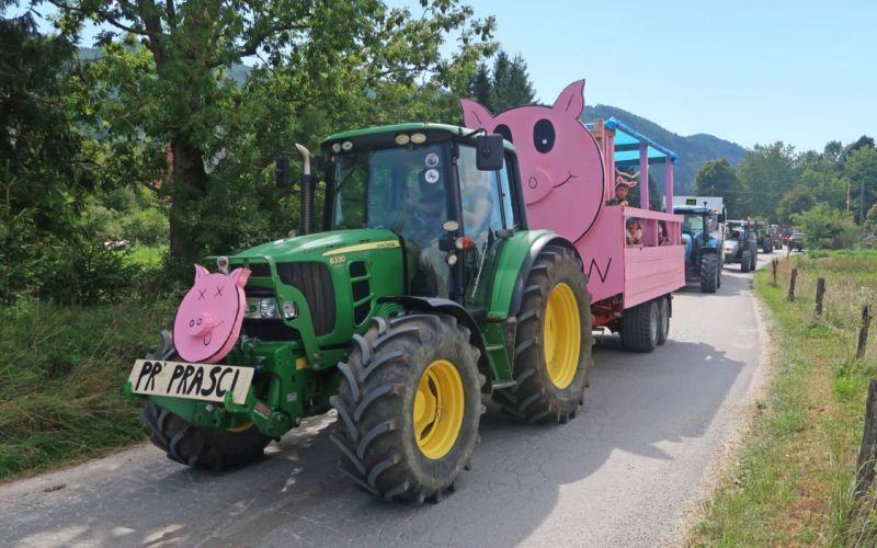 947570_189-traktor_zbor-sd.jpg