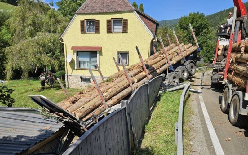 hiša, polpriklopnik, hlodi, obdach.jpg