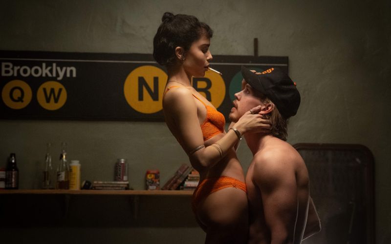 Zoe Kravitz, Austin Butler - Butler je med pripravami na vlogo nekdanjega igralca baseballa moral pr