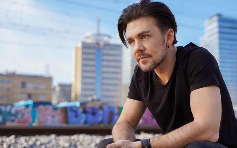 ALEŠ VOVK RAAY