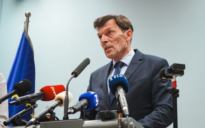 Minister za izobraževanje Vinko Logaj .jpg