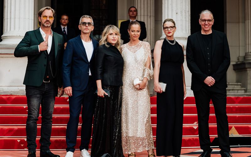 Jurij Zrnec, producent Aleš Pavlin, srbska igralka Anica Dobra, Lea Cok, Bronja Žakelj in Marko Nabe