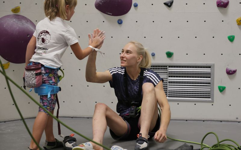 Janja na dobrodelnem plezanju