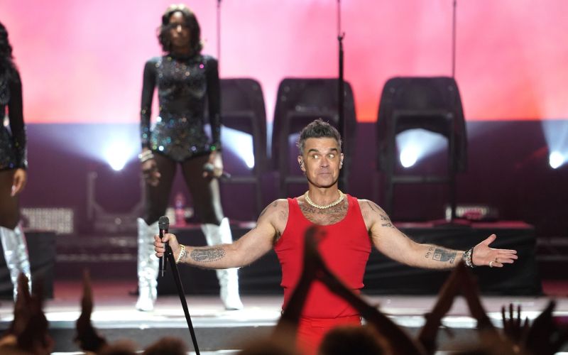 Robbie Williams - Robbie Williams bo izdal nov album, na njem pa bo sodeloval tudi z Garyjem Barlowo