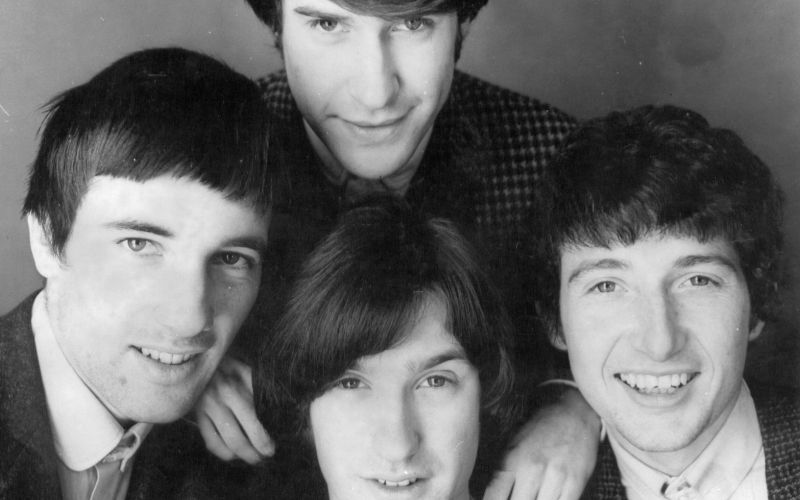 The Kinks so čez noč prišli z anonimosti z udarno pesmijo You Really Got Me in močno vplivali na Bri