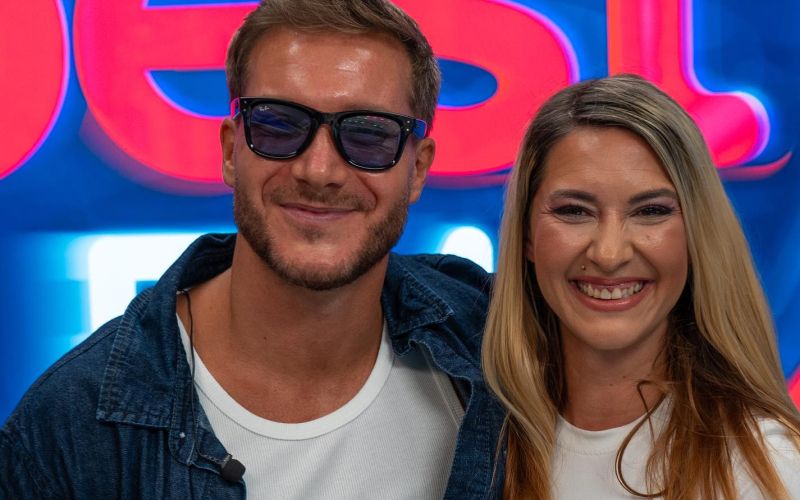 Saša in Neva sta v oddaji sproščeno klepetala in se kasneje vsa zadovoljna nasmejala za fotografa