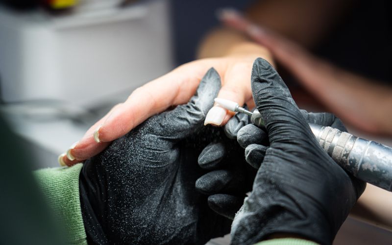 gel-nohti, kozmetičarka, laki-za-nohte