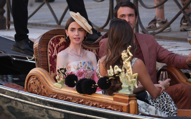 Emily v Parizu, Lily Collins, Ashley Park, Eugenio Franceschini.jpg