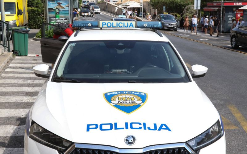 policija avto hrvaska.jpg