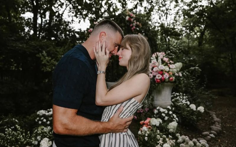 Taylor Swift in Travis Kelce sta zaročena.