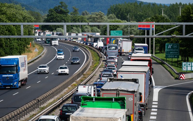 promet kolona zastoj.jpg