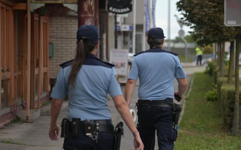 razsut-tovor, lendavska-ulica, bučno-seme, policija, policisti, 113