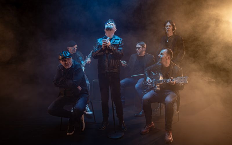 mi2 - Priljubljena skupina je v krajšem času izdala tri skladbe, s katerimi napovedujejo praznovanje