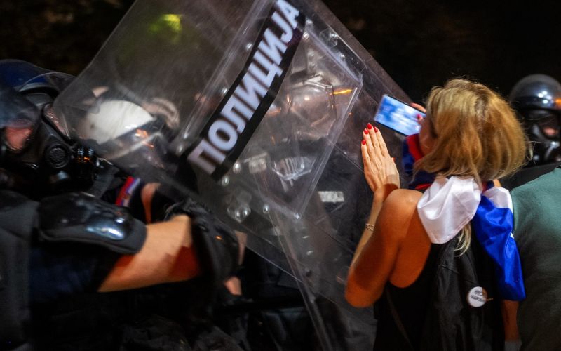 novi-sad, protesti, spopadi, policija, nadstresek-novi-sad