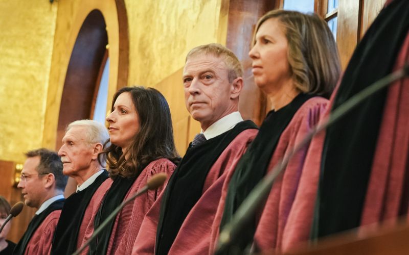 ustavno sodišče, ustavni sodniki