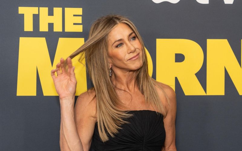 Jennifer Aniston je bila na predpremieri 4. sezone serije The Morning Show vidno dobre volje.