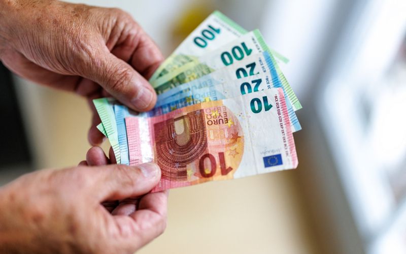 denar upokojenec.jpg